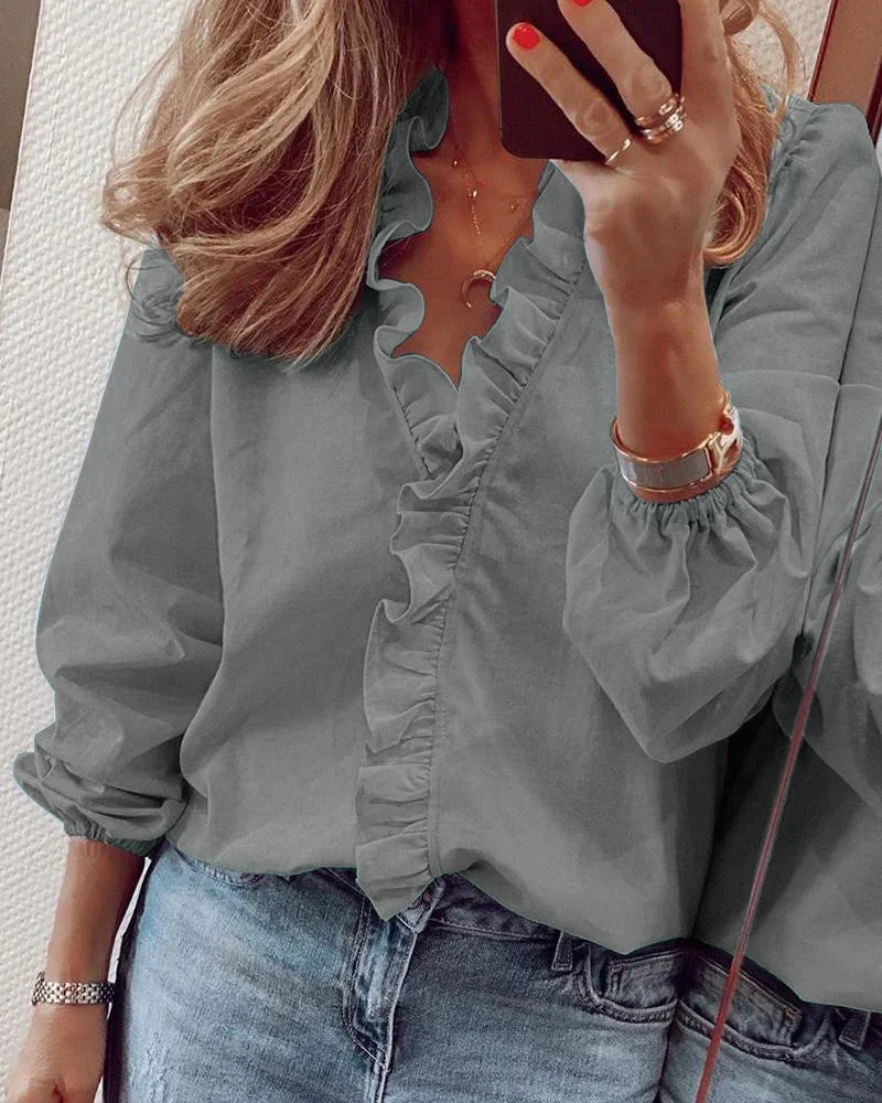 Feminine Blouse with Playful Ruffles